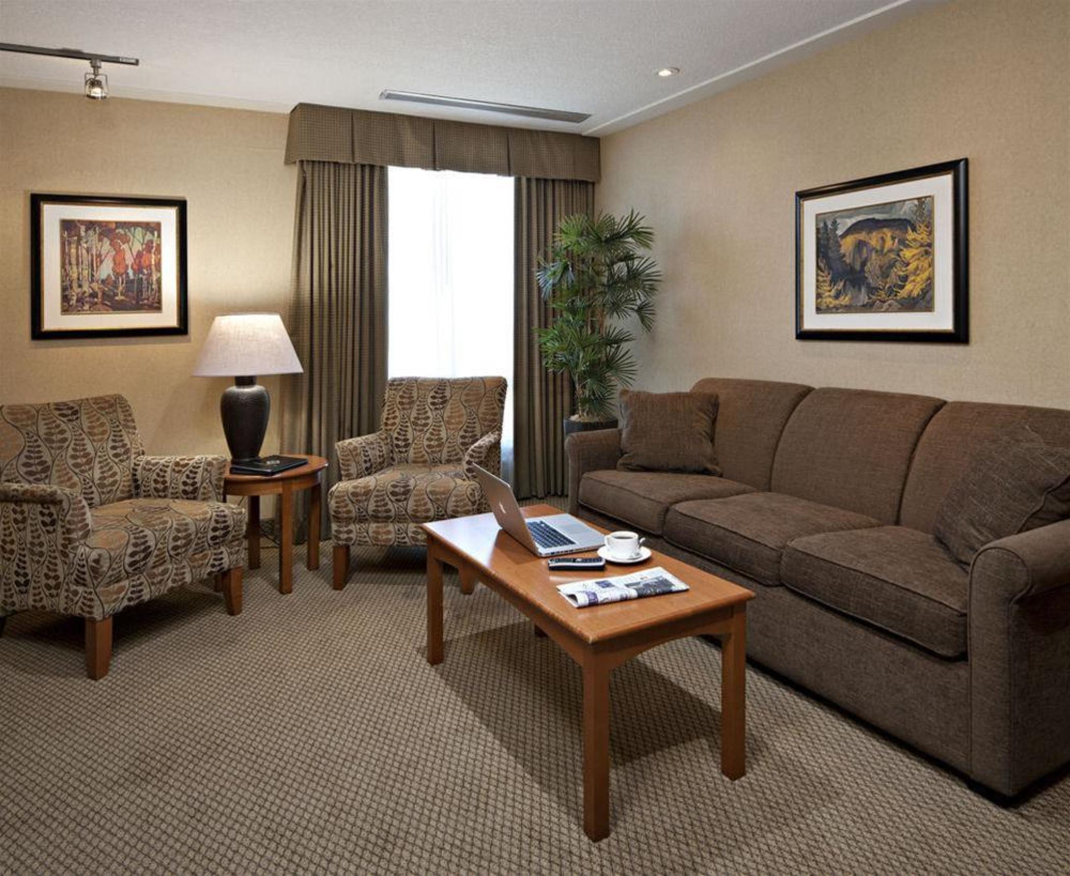Carriage House Hotel And Conference Centre YYC Eksteriør billede