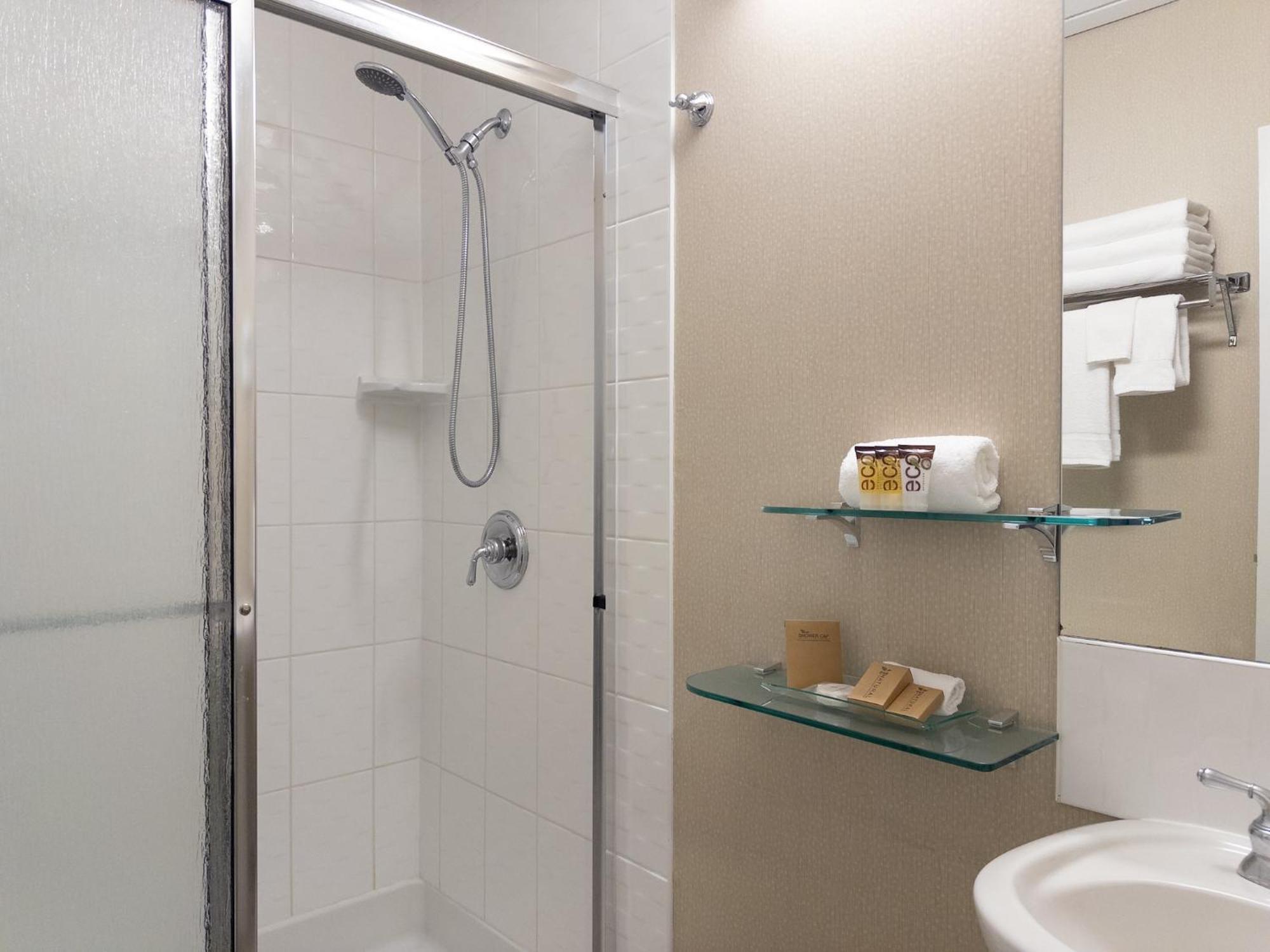 Carriage House Hotel And Conference Centre YYC Eksteriør billede