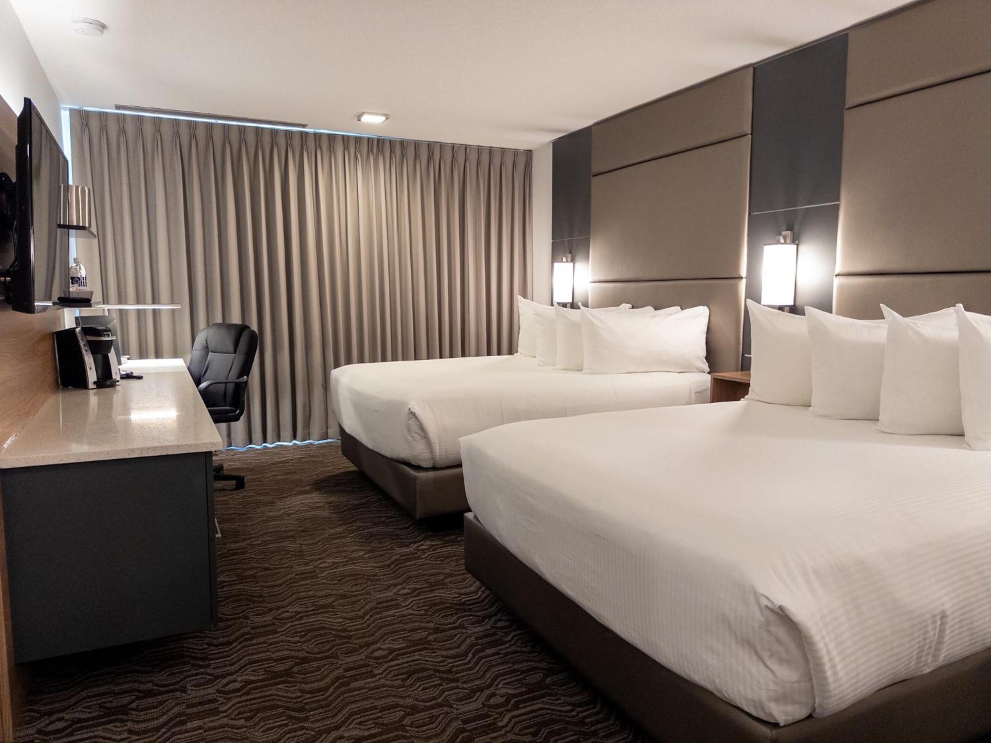Carriage House Hotel And Conference Centre YYC Eksteriør billede