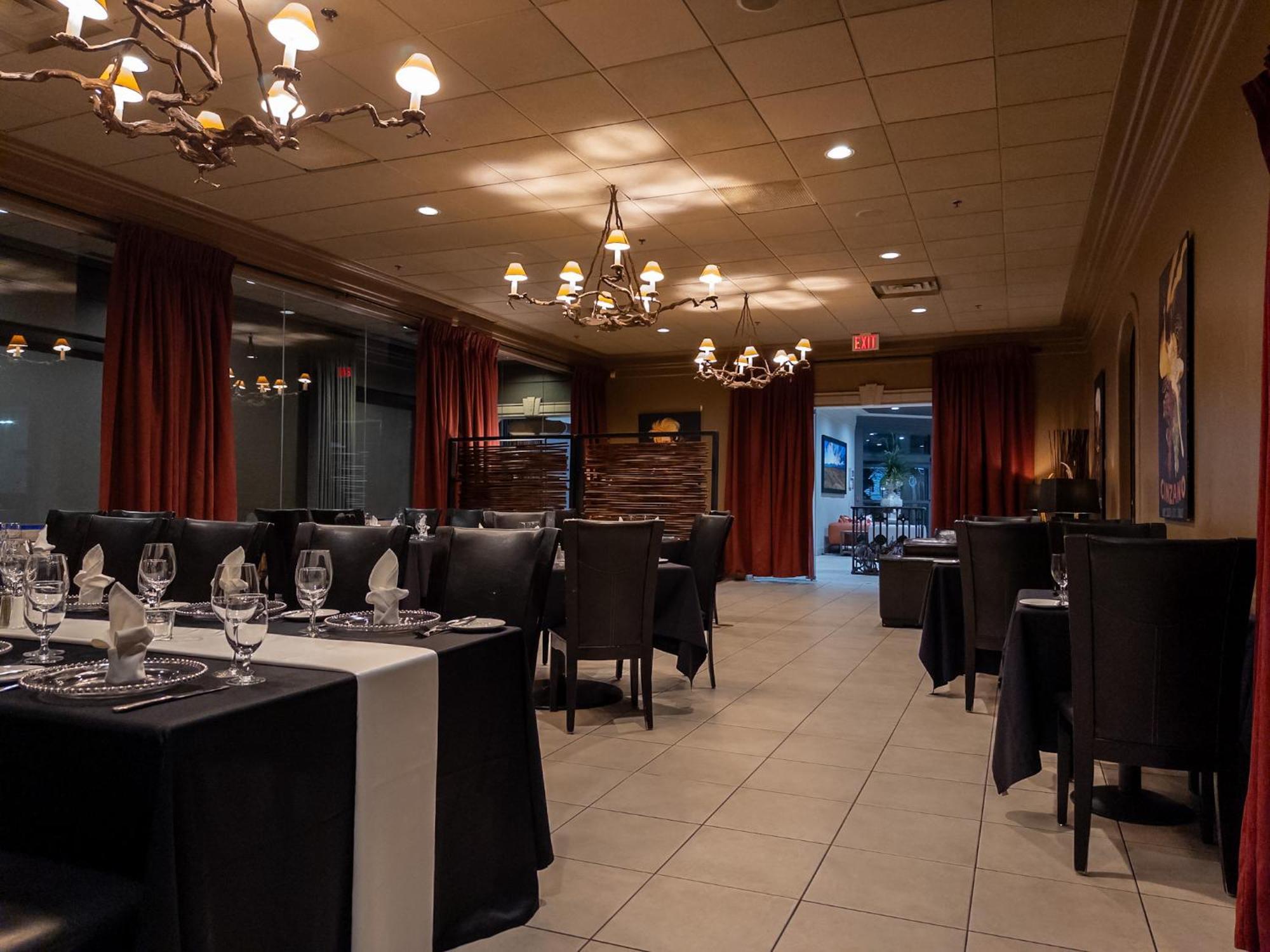 Carriage House Hotel And Conference Centre YYC Eksteriør billede