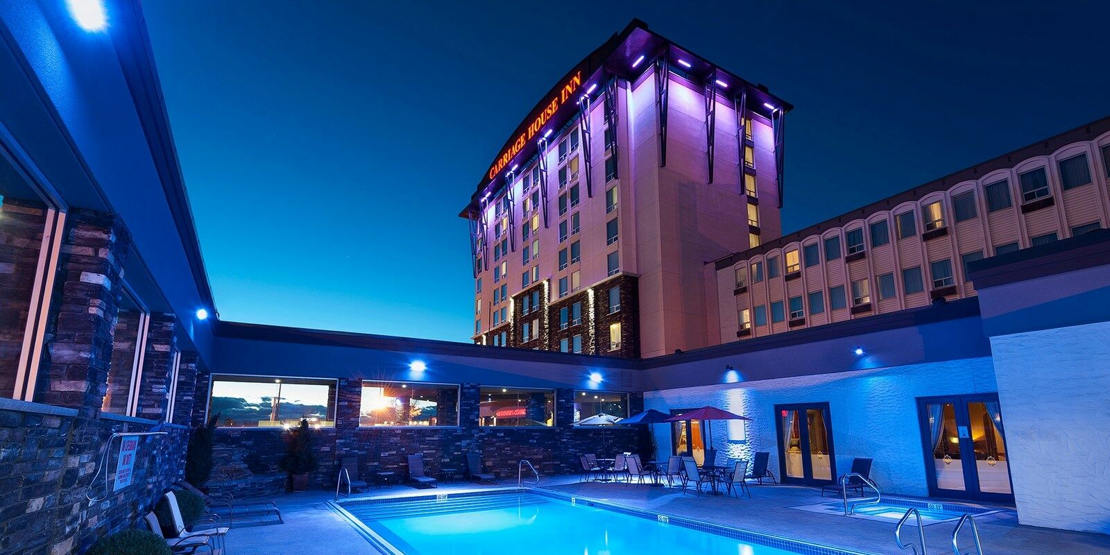 Carriage House Hotel And Conference Centre YYC Eksteriør billede